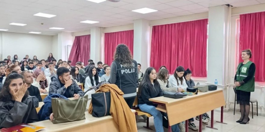 Kars’ta Üniversite Öğrencilerine Tütün Bağımlılığı Eğitimi Verildi