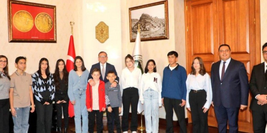 Vali Polat, Çocukları Makamında Ağırladı