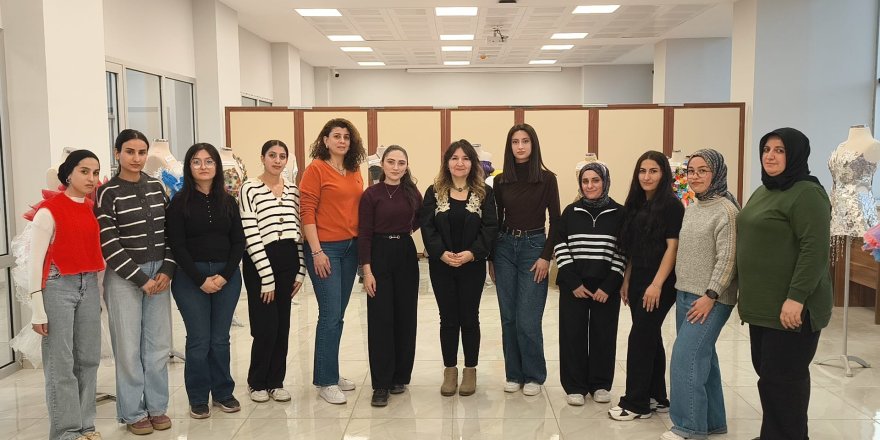 Atık malzemelerinden yapılan modeller ilgi gördü