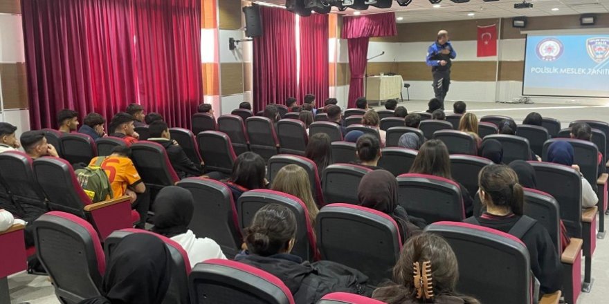 Akyaka’da 300 Öğrenciye Siber Güvenlik Eğitimi verildi