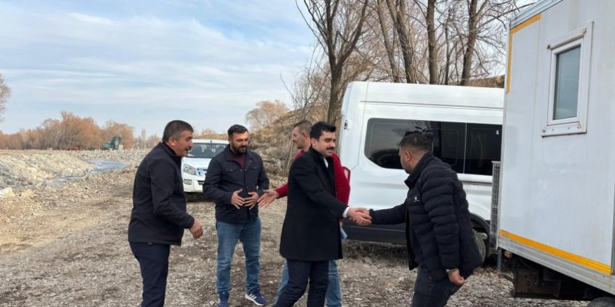 Susuz’da Dere Islahı ve Mesire Alanı çalışmaları yerinde incelendi