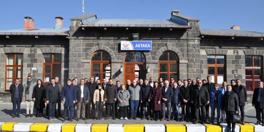 Dışişleri Bakanlığı Heyeti Akyaka Sınır Kapısı ile Tren Garında incelemelerde bulundu