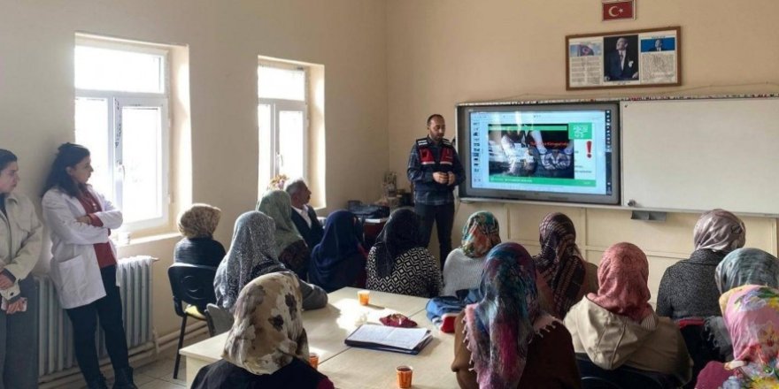 Kars’ta “En İyi Narkotik Polisi Anne” Eğitimleri Devam Ediyor