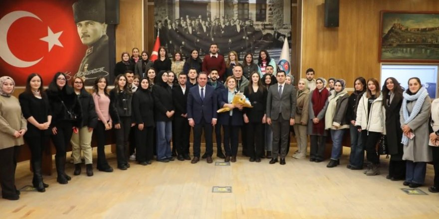 Gençler sordu, Kars Belediye Başkanı Senger yanıtladı