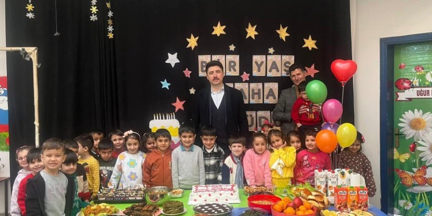 Kaymakam Kahraman, miniklerle birlikte ​pasta kesti