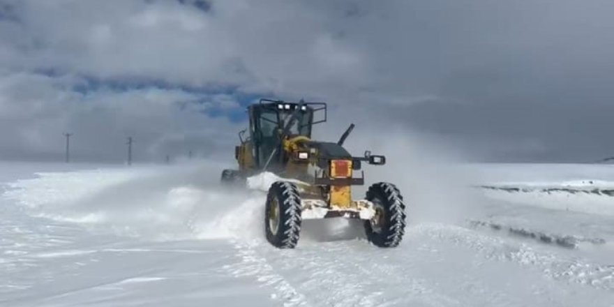 Kars İl Özel İdare Ekipleri Yol Açma Çalışmalarını Aralıksız Sürdürüyor