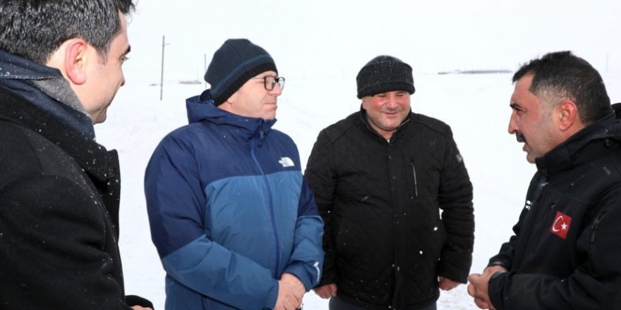Vali Polat Susuz ilçesinde Karla Mücadele Çalışmalarını İnceledi