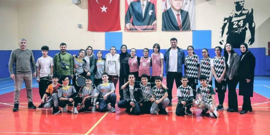 Kars'ta Okul sporları yıldız tenis müsabakaları sona erdi