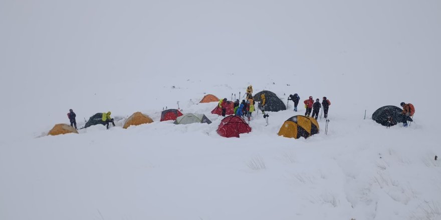 Kar Kaplanları Zirve Yapamadı
