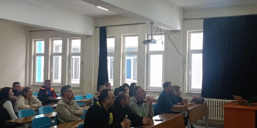 Özel Sporcular Kayak Antrenörlük Kursu Sarıkamış’ta Devam Ediyor