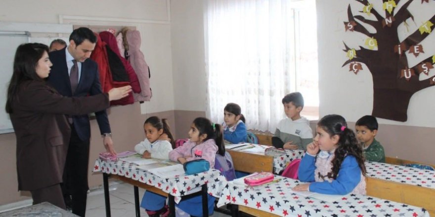 Selim Kaymakamı Semiz’den Köy Okullarına Ziyaret