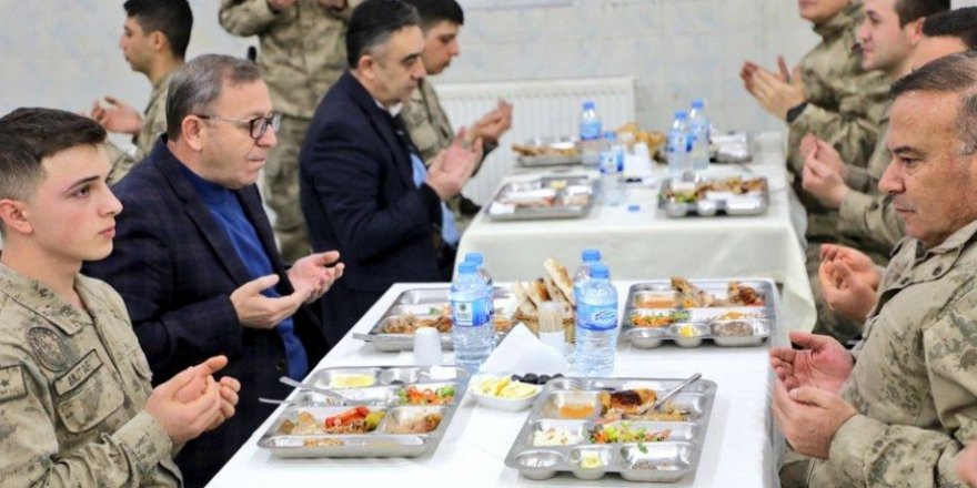 Vali Ziya Polat, Jandarma Personeliyle İftarda Buluştu
