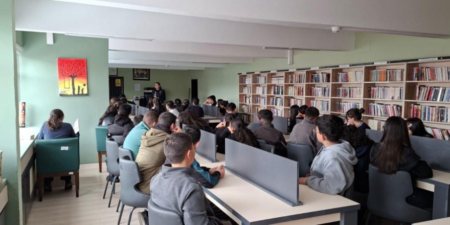 Kars’ta Öğrencilere Bilinçli İnternet Kullanımı Eğitimi
