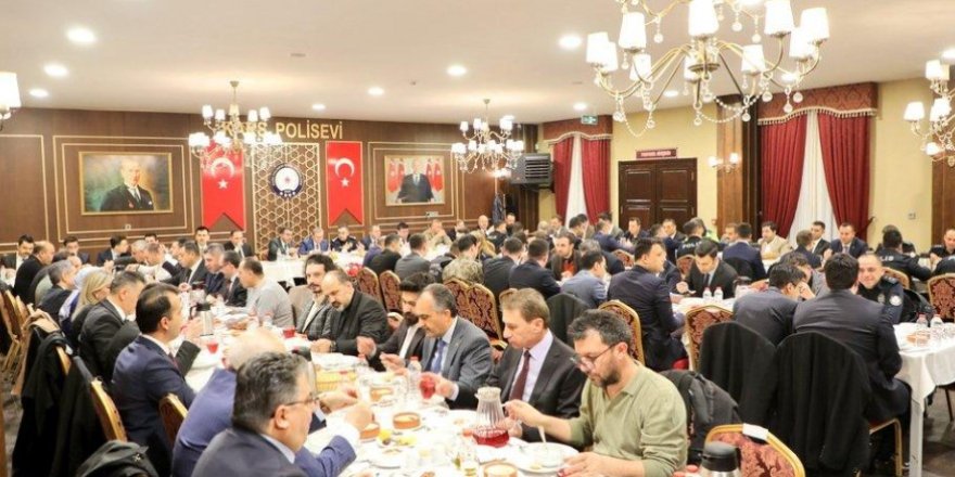 Vali Ziya Polat, emniyet personeliyle iftarda bir araya geldi