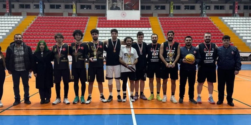 Kars’ta Çanakkale ruhu sahaya taşındı