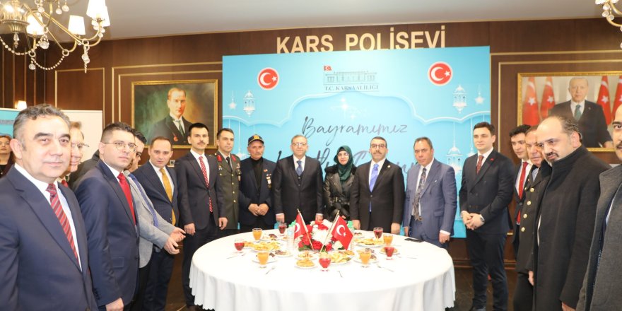 Kars'ta protokol üyeleri bayramlaştı