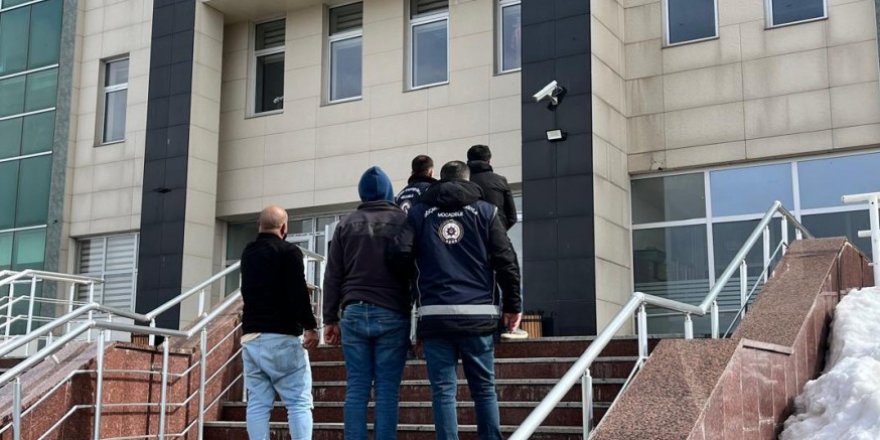 Kars’ta 23 Düzensiz Göçmen Yakalandı, 3 Şüpheli Tutuklandı