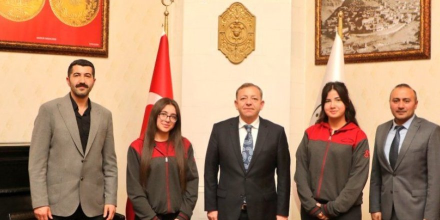 Kars Valisi Ziya Polat, okul dergisine röportaj verdi