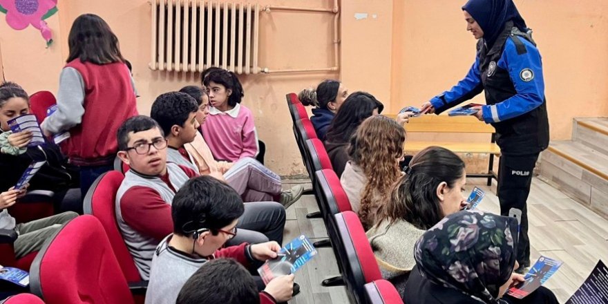 Kars Emniyeti’nden Öğrencilere Bilinçlendirme Eğitimi
