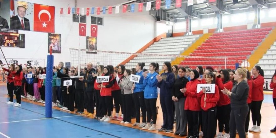 YURTLİG Voleybol kızlar grup müsabakaları törenle başladı
