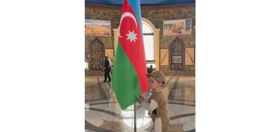 Bayrağa Uzanan Minik Eller: Nihat Mete’nin Duygulandıran Hikâyesi