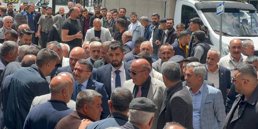 Kağızman Çalkın’ı, bağrına bastı