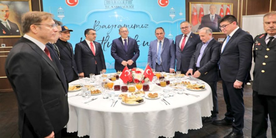Kars’ta Protokol Bayramlaşmada Buluştu