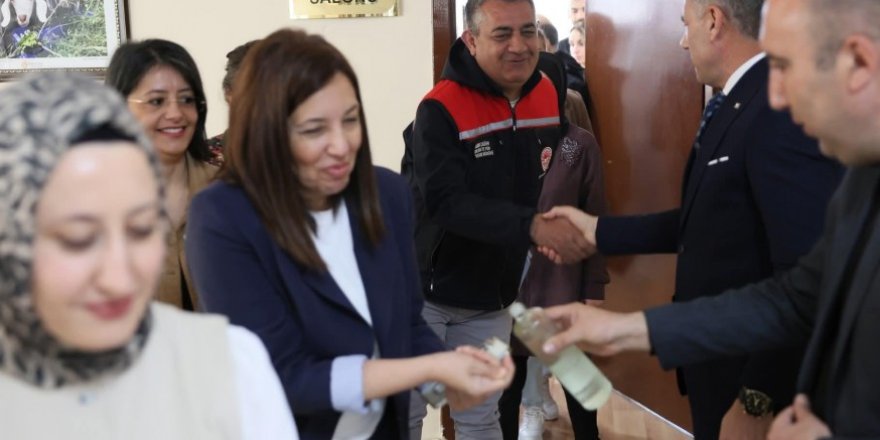 Kars Tarım İl Müdürü Enver Aydın Personelle Bayramlaştı
