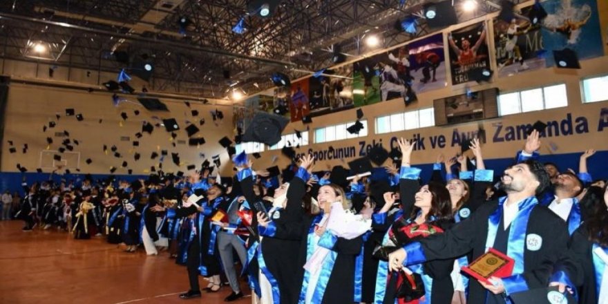 Sarıkamış’ta Mezuniyet Coşkusu: Geleceğin Sporcuları Diplomalarını Aldı