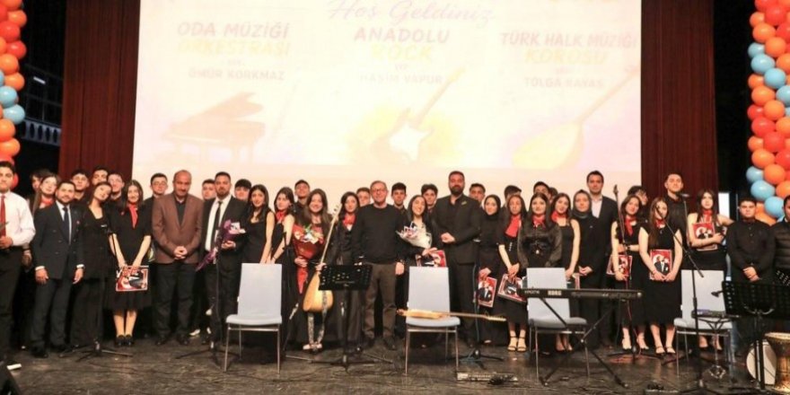 Kars’ta Gülahmet Aytemiz Lisesi’nden Yıl Sonu Konseri