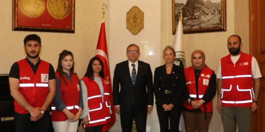 Vali Ziya Polat, Kızılay Heyetini Makamında Kabul Etti