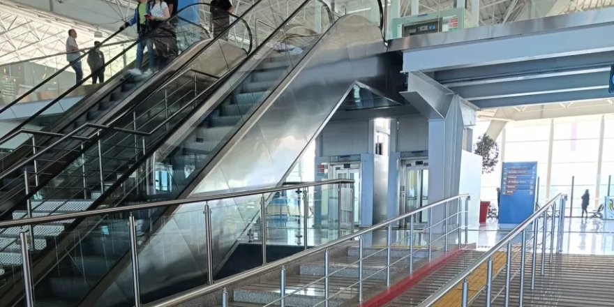 Kars Harakani Havalimanı'ndan Açıklama: Yürüyen Merdiven 10 Temmuz'da Onarılacak