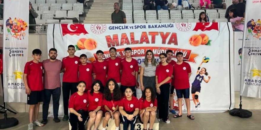 Kars Yüzme Takımı Türkiye Finalleri'ne Damga Vurdu