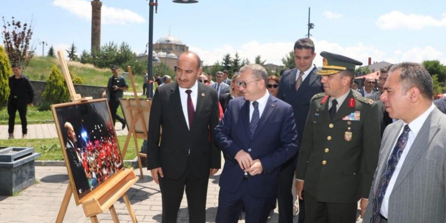 Kars'ta Şehitler ve Gaziler Anısına Resim ve Fotoğraf Sergisi Açıldı