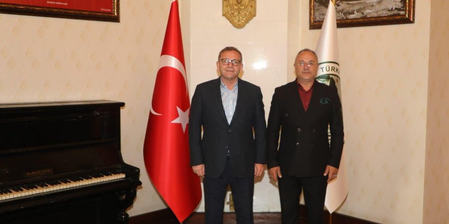 Kars Valiliği'nde 29 Yıllık Hizmete Duygusal Veda: Abubekir Akbulak Emekliye Ayrıldı