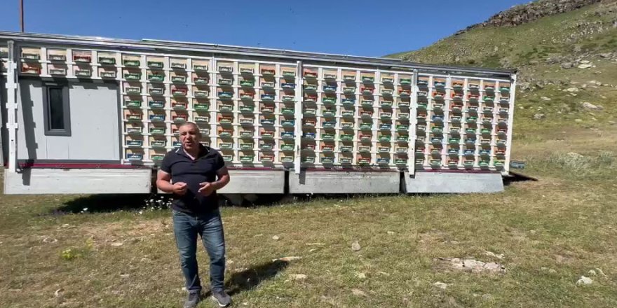 Üzeyir, TIR dorsesini 340 kovan kapasiteli mobil bal üretim tesisine dönüştürdü