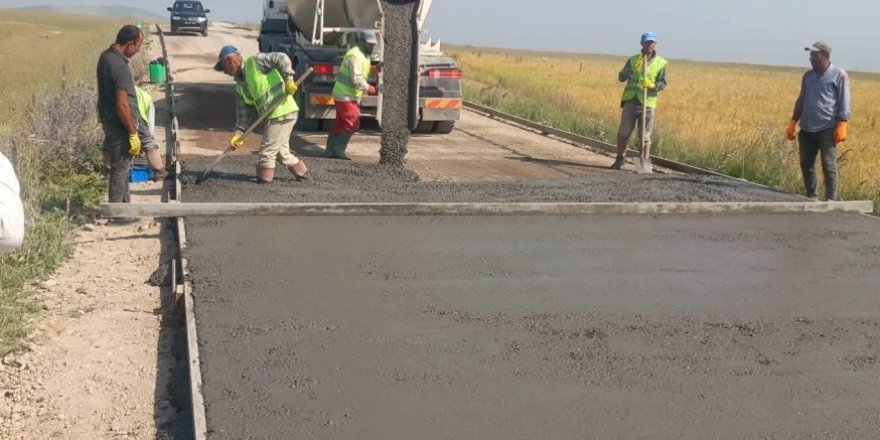 Kars'ta Kırsalda Yol Çalışmaları Aralıksız Sürüyor