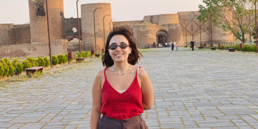 "Bayrakları Gördük, Sınırın Yakınlığını ve Uzaklığını Aynı Anda Hissettik"