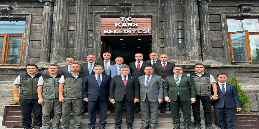 Bakan Yumaklı, Kars Belediyesi'ni Ziyaret Etti