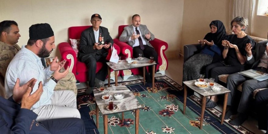 Arpaçay Kaymakamı Güvenç, Kıbrıs Gazisi Şimşir’i Ziyaret Etti