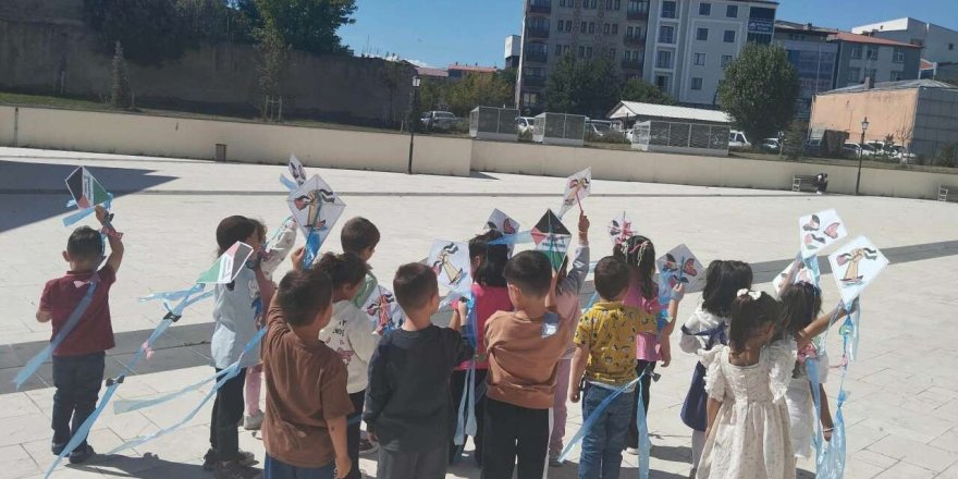 Uçurtmalar Filistinli Çocuklar İçin Gökyüzüne Yükseldi