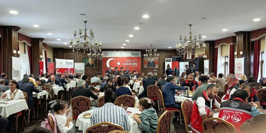 Kars’ta Şehit Aileleri ve Gaziler Onuruna Yemek