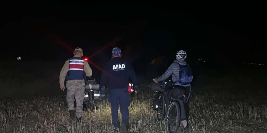 Bisikletle Gezen Turistler Mahsur Kaldı