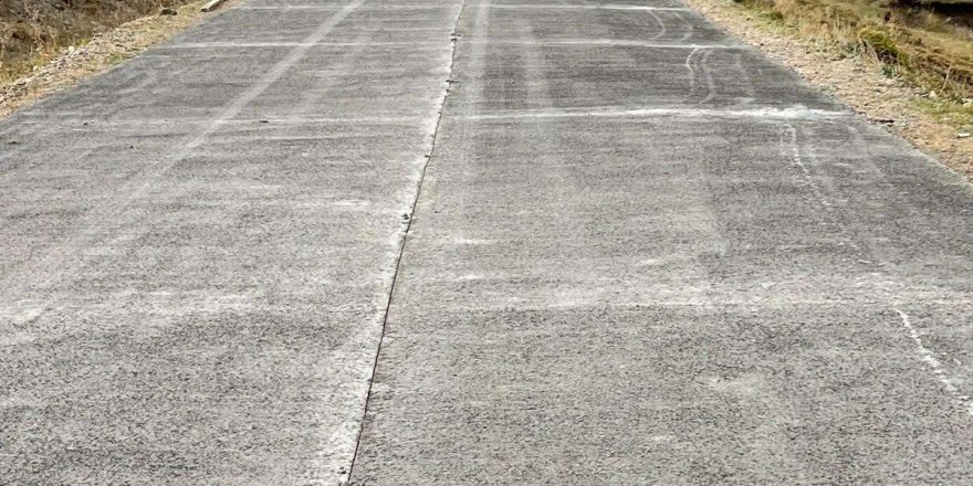 Kars'ta bir yol daha beton yola kavuştu