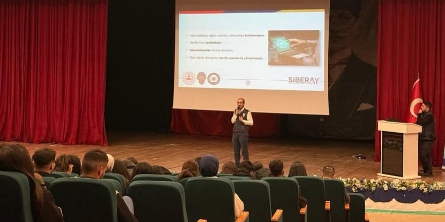 Kars’ta Üniversite Öğrencilerine Siber Güvenlik Eğitimi