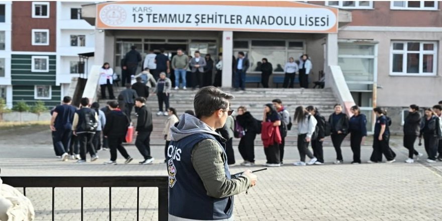 Kars'ta asayiş ekipleri okul çevrelerinde teyakkuzda