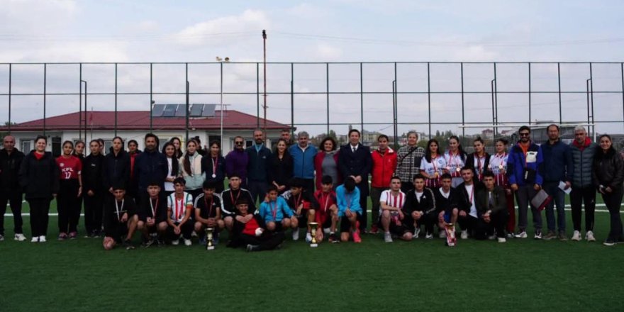 Kars’ta Okul Sporları Kros Yarışmaları Tamamlandı