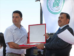 Bakandan Şekercioğluna Plaket