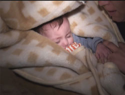 6 aylık bebek 13 saatte kurtarıldı