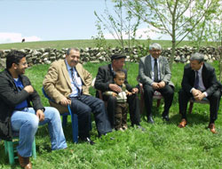 Turgut Yorga köy gezilerinde